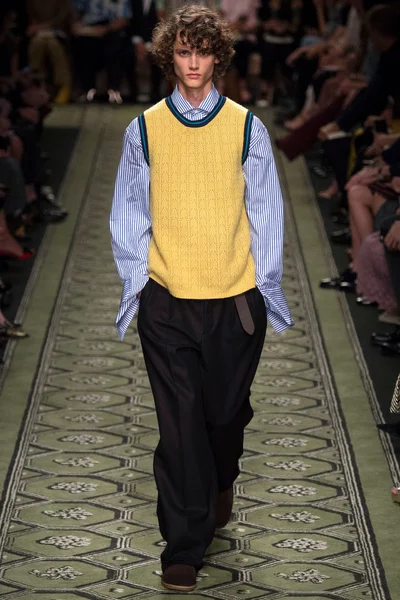 Look 54